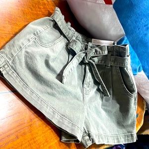 American Eagle stretch highest rise mom short 0 25 W army green!